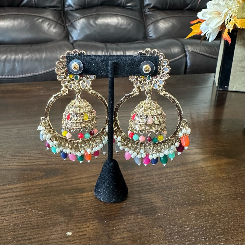 Gold Tone Multicolor Polki Jhumka Earrings Maang Tikka Set - Picture 11 of 12